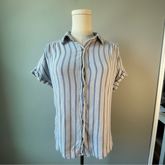 Universal Thread Striped Button Down Shirt In White & Blue (S) - Picture 1 of 9